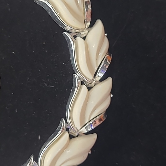 Elegant Silver and Cream Leaf  Lucite Necklace - Picture 2 of 5